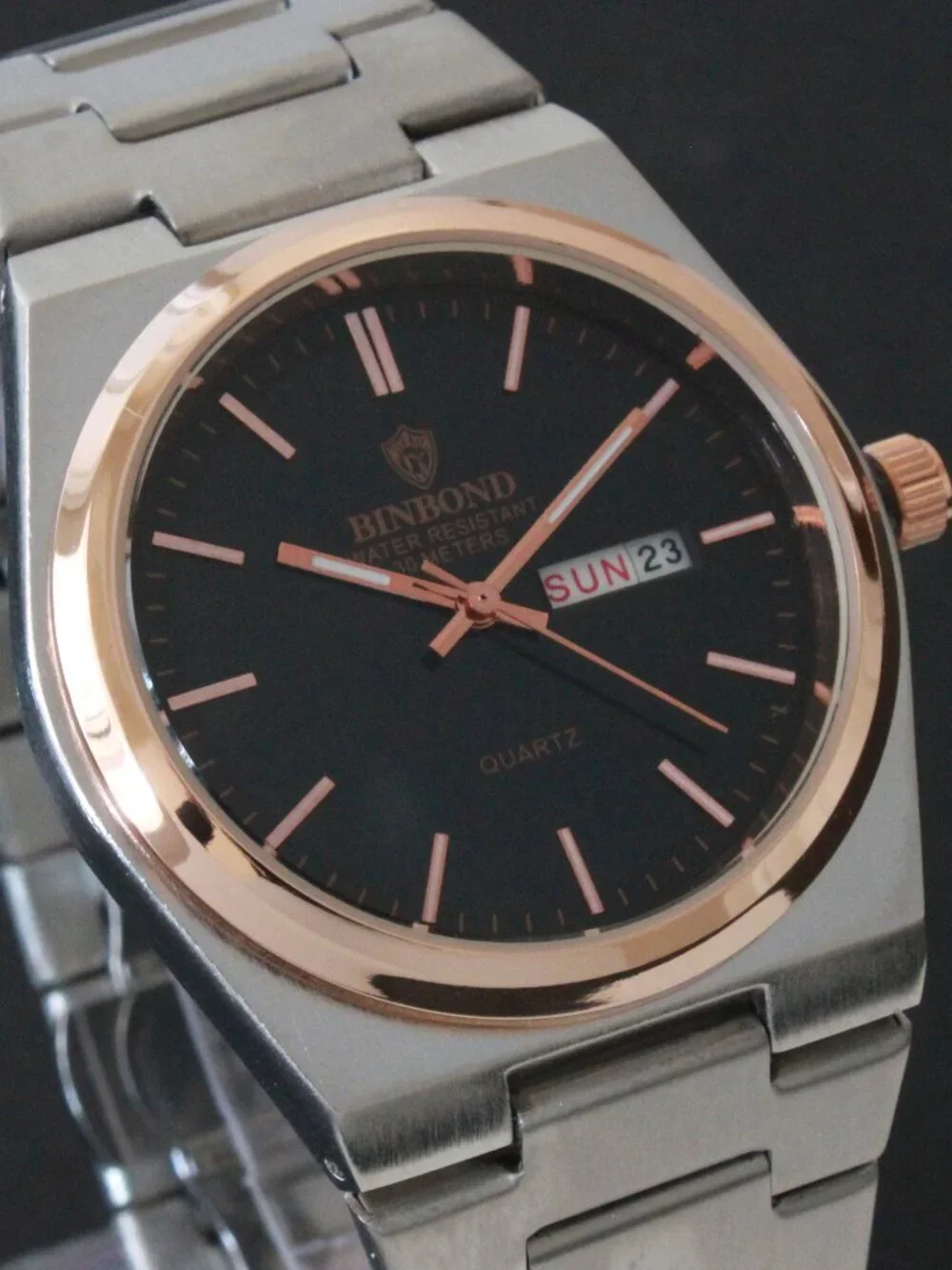 Men's Integrated Bracelet Sports Watch Stainless Steel Radiant Black Dial 40mm